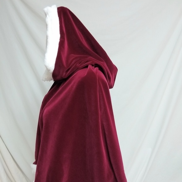 Belle's Winter Cape Beauty and the Beast Animated Movie Disney Classic - Picture 3 of 8